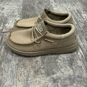 Hey Dude Youth Funk Mono, Caramel. Size Y4. EUC